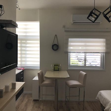 Studio Apartment In Bat-Yam Бат-Ям Екстер'єр фото