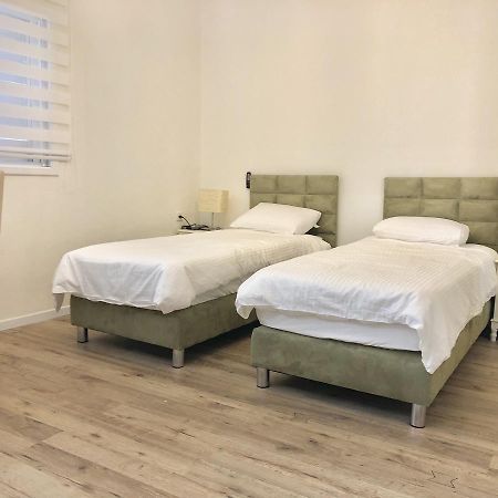 Studio Apartment In Bat-Yam Бат-Ям Екстер'єр фото
