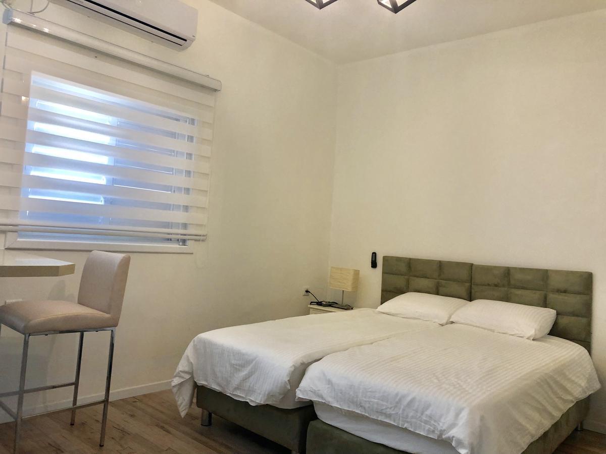 Studio Apartment In Bat-Yam Бат-Ям Екстер'єр фото