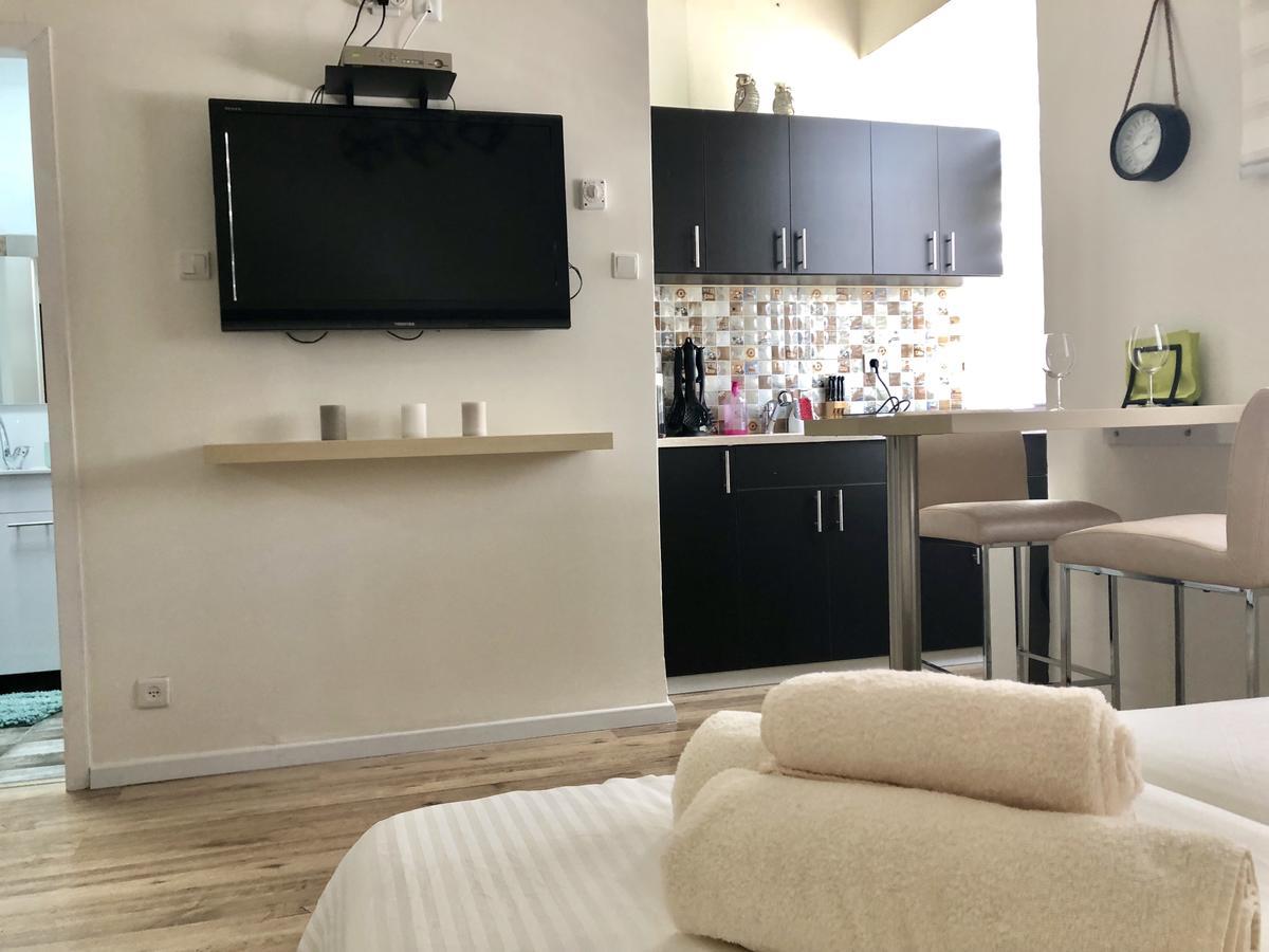 Studio Apartment In Bat-Yam Бат-Ям Екстер'єр фото