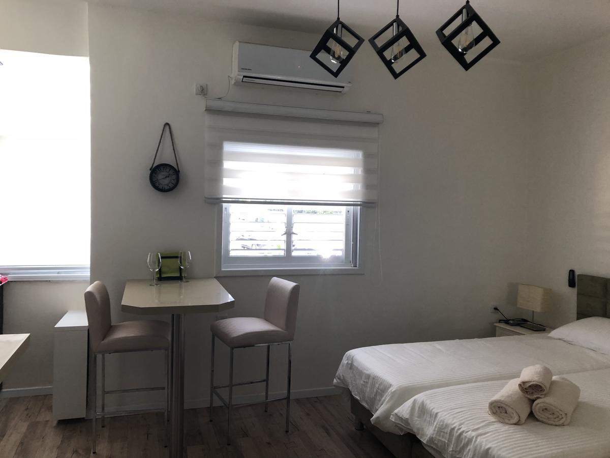 Studio Apartment In Bat-Yam Бат-Ям Екстер'єр фото
