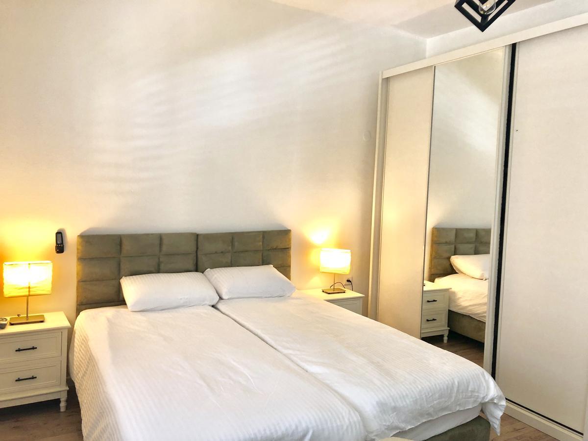 Studio Apartment In Bat-Yam Бат-Ям Екстер'єр фото