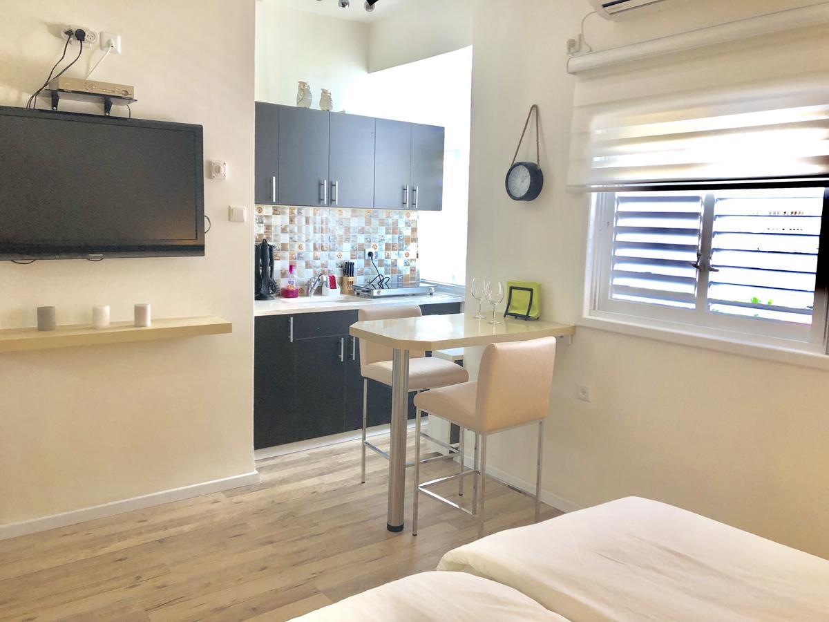 Studio Apartment In Bat-Yam Бат-Ям Екстер'єр фото