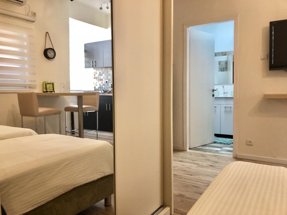 Studio Apartment In Bat-Yam Бат-Ям Екстер'єр фото