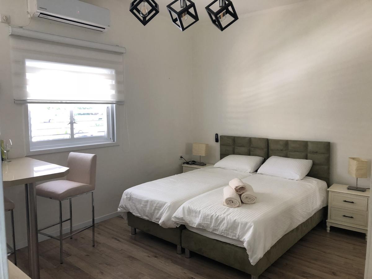 Studio Apartment In Bat-Yam Бат-Ям Екстер'єр фото